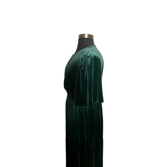 Faeriesty Elegant Green Velvet Maxi Tiered A Line Plus Size Dress - Picture 11 of 16